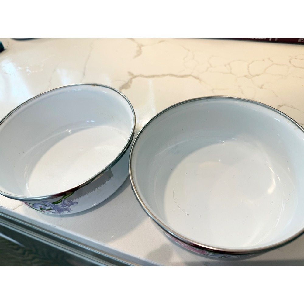 Vintage GMI Enamelware Bowls‎ Set of 2 White Floral Pink Purple Lily Silver Rim - Picture 6 of 9